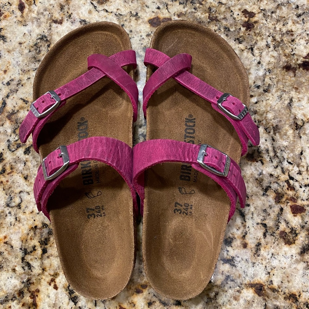 Birkenstock Mayari Oiled
Leather Sandals EU 37 /US
size 6-6.5 -Festival Fuchsia